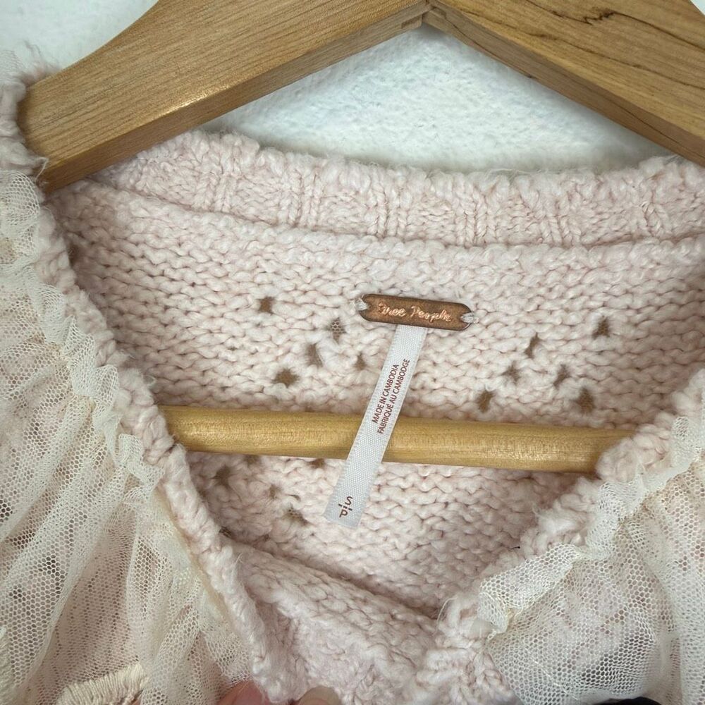 Free People Hold Me‎ Closer Lace Yoke Bow Sweater Size Small - Picture 4 of 8